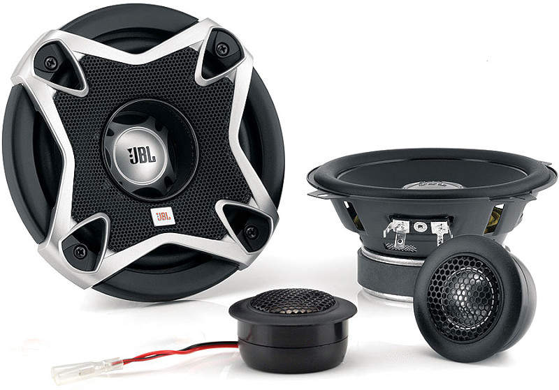 Altoparlanti per auto da 13 cm, kit 2 vie a componenti separati, modello JBL GT5-500C, con woofer 130 mm, tweeter e filtri crossover, per predisposizione portiera o pannello pianale sulla cappelliera. Vista principale.