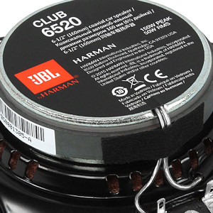 Dettaglio del magnete degli altoparlanti per auto da 165 mm, modello JBL Club 6520, casse coassiali a 2 vie.